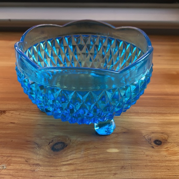 Antique blue footed diamond point dish small feet - Picture 5 of 5